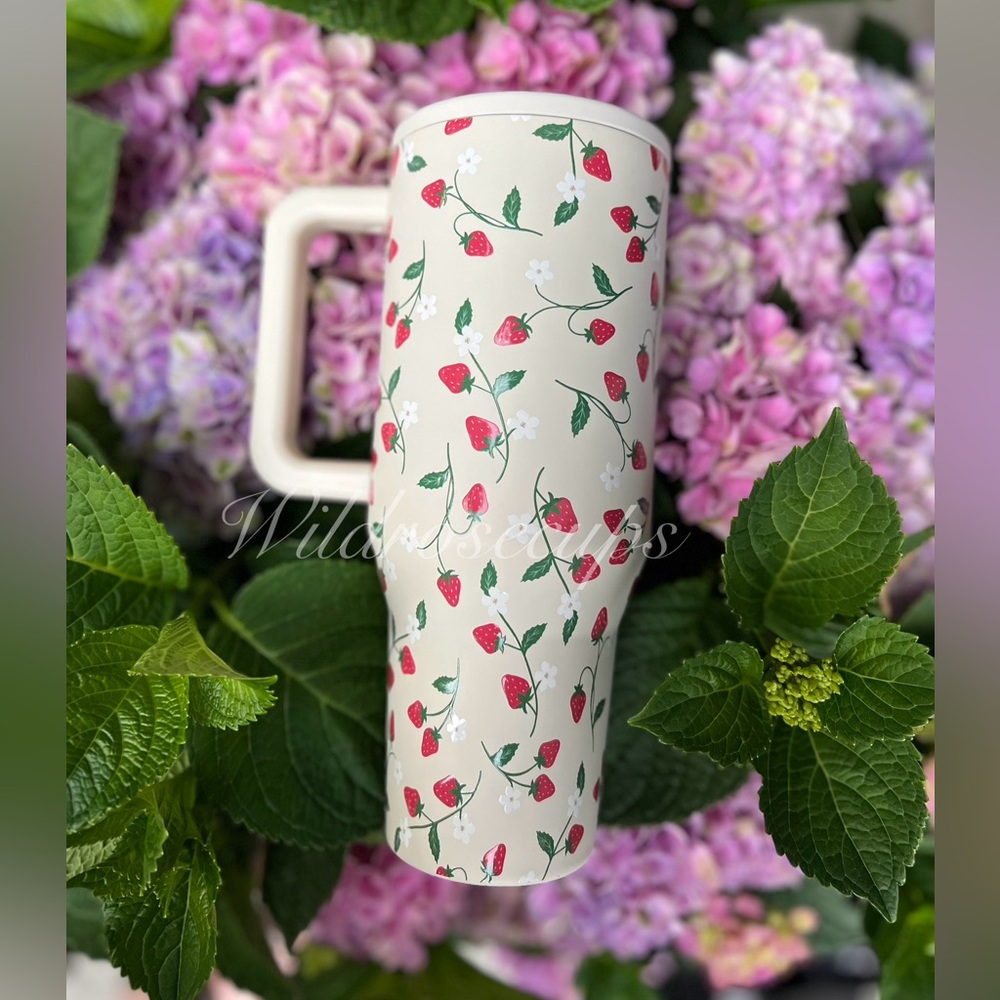🍓Cream Strawberry🍓 HydroJug Tumbler 32OZ NWT - Picture 2 of 5